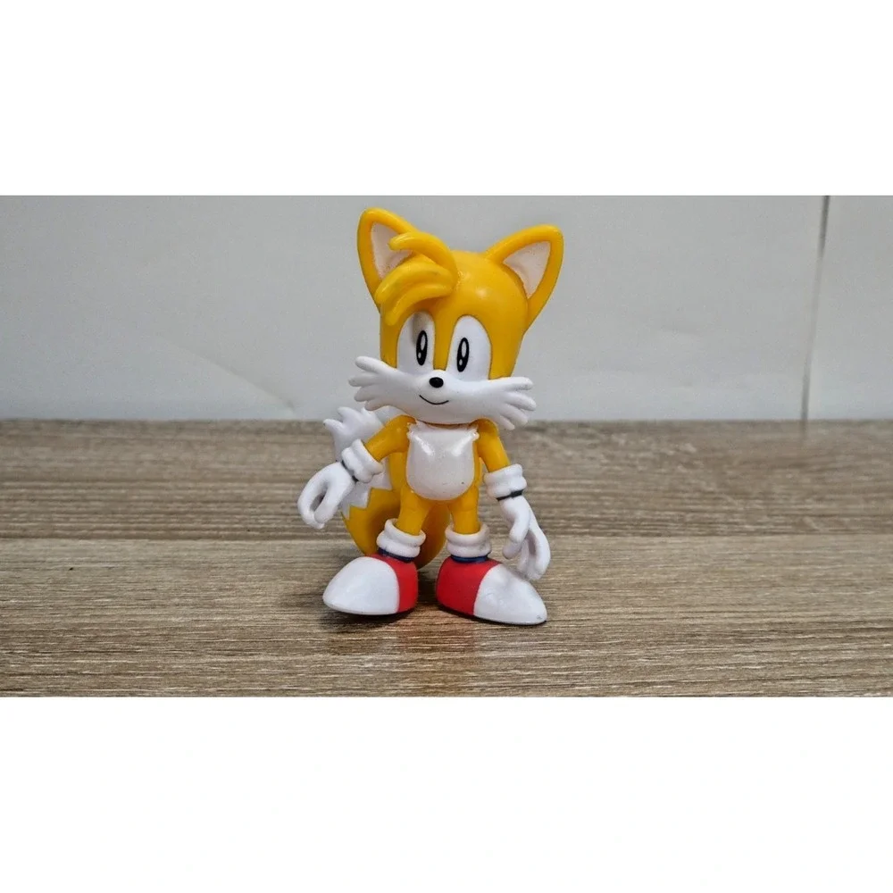Lot Of 4 Sonic The Hedgehog Figurines aprox.  4 Inches tall SEGA